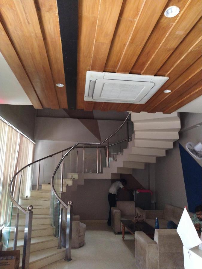 Hotel Megha Inn Лакхнау Екстер'єр фото