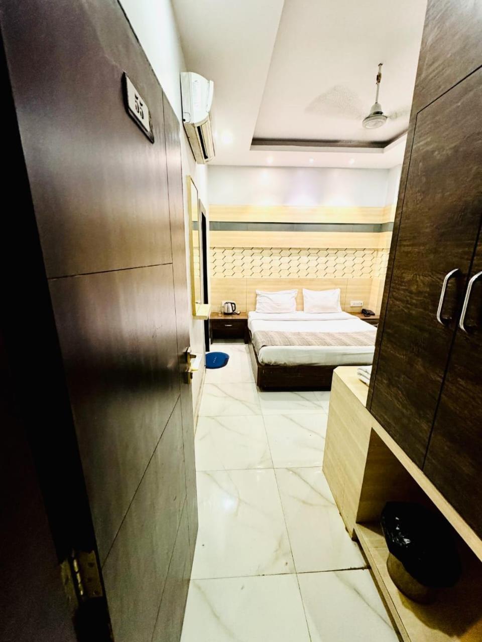 Hotel Megha Inn Лакхнау Екстер'єр фото