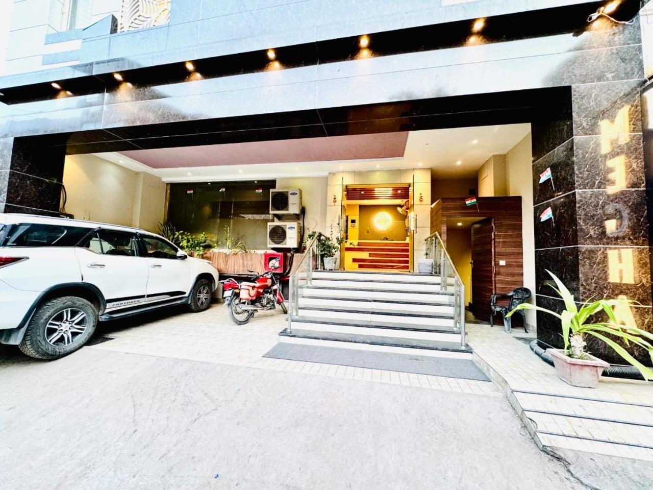 Hotel Megha Inn Лакхнау Екстер'єр фото