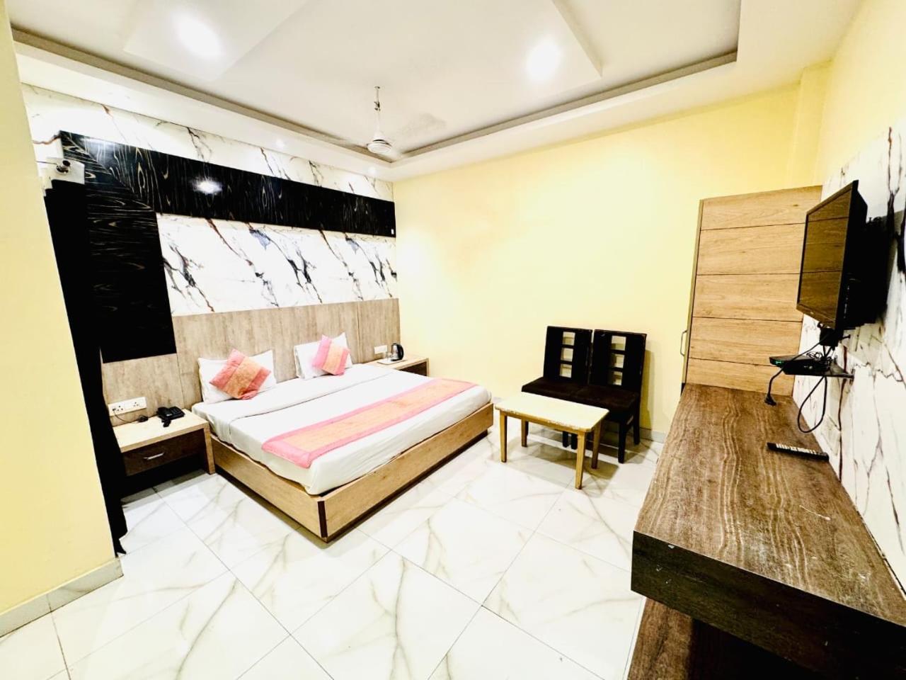 Hotel Megha Inn Лакхнау Екстер'єр фото